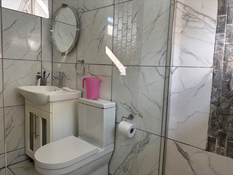  Bedroom Property for Sale in Rocklands Western Cape